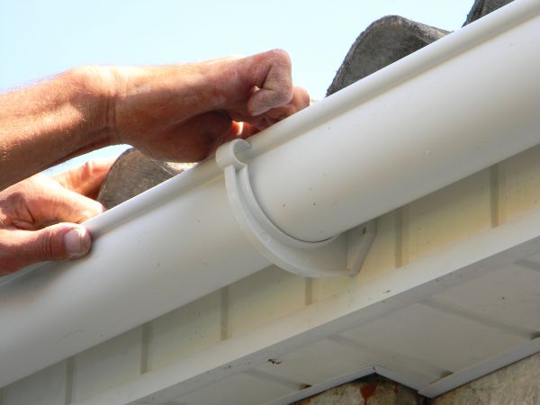 Plastic Gutter Repair in San Mateo